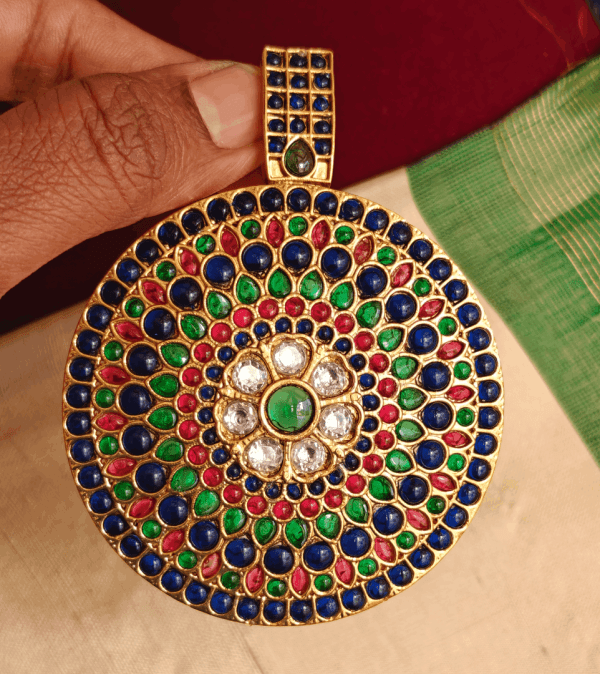 Meenakshi padhakkam pendant (Blue kemp)