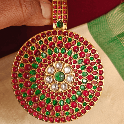 Meenakshi padhakkam pendant (Multicolor)