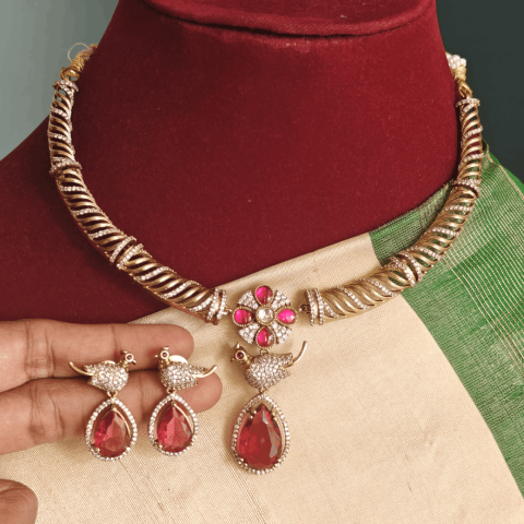 Bird victorian hasli (Ruby kundan)