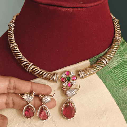Bird victorian hasli (Ruby green kundan)