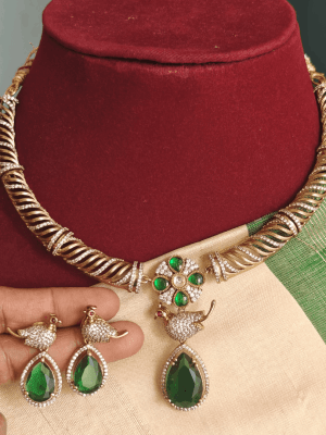 Bird victorian hasli (Green kundan)