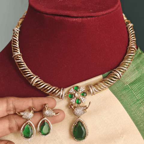Bird victorian hasli (Green kundan)