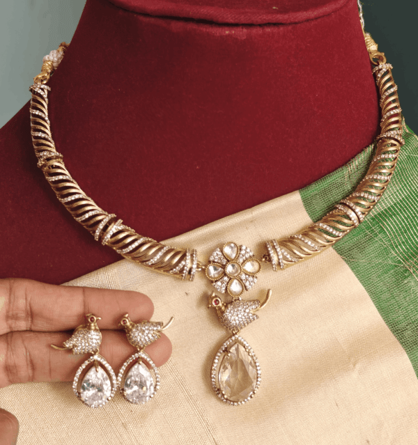 Bird victorian hasli (white kundan)