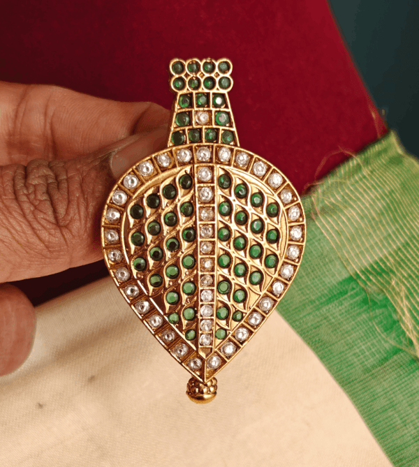 Traditional ilai pendant (Green white)