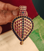 Traditional ilai pendant (red blue)