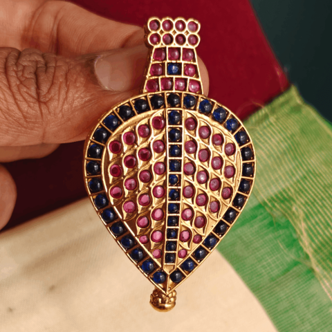 Traditional ilai pendant (red blue)