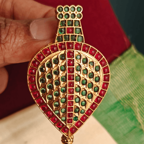 Traditional ilai pendant (red green)