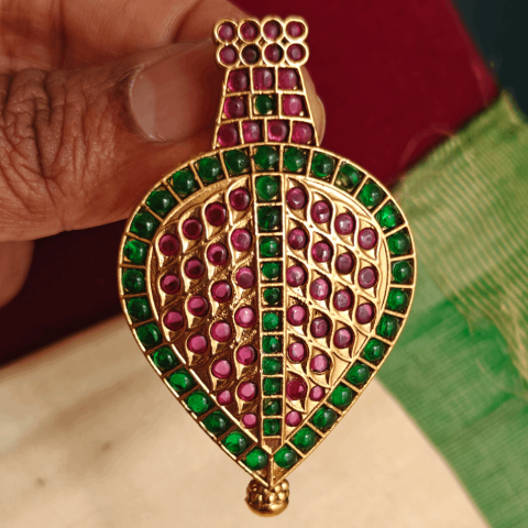 Traditional ilai pendant (green red)