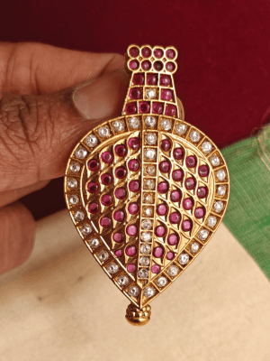 Traditional ilai pendant (red white)