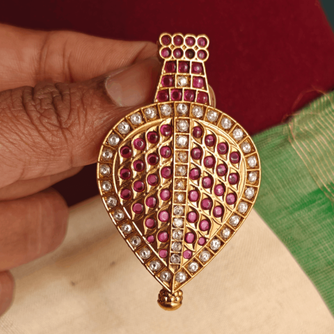 Traditional ilai pendant (red white)