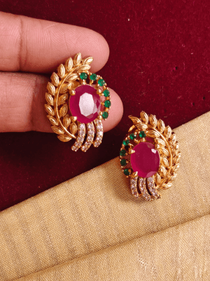 Leaf stud (ruby)