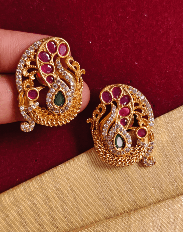 Peacock stud (emerald)