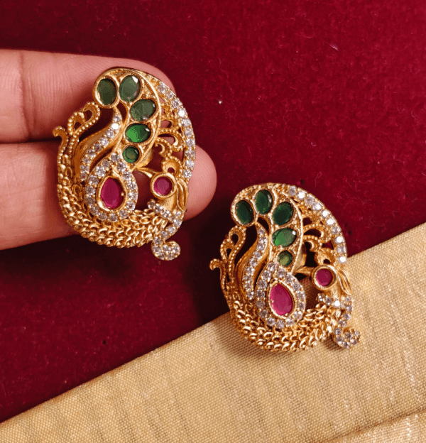 Peacock stud (ruby)