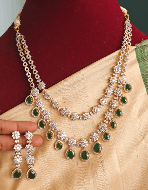 Double layer star tilak mid haaram