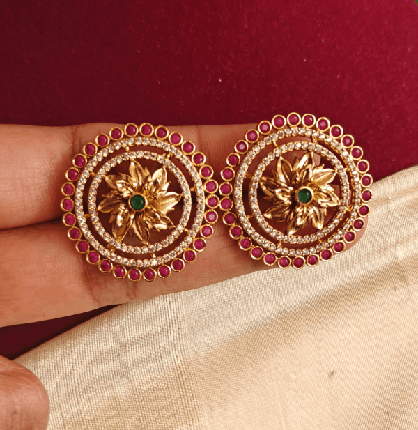 Flower ruby earring