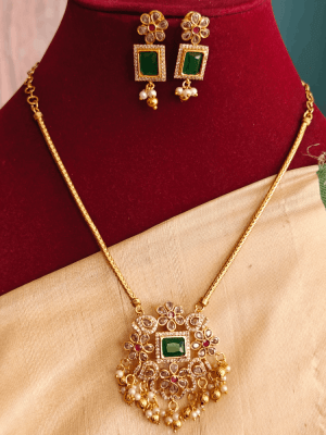 Poo emerald pendant set with kodi chain