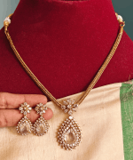 white flower tilak necklace set