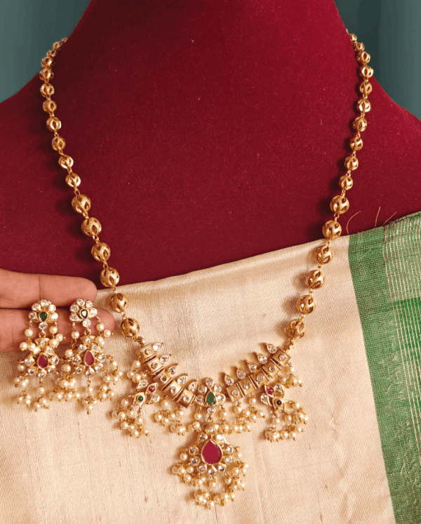 Guttapusalu pendant set with lotus chain