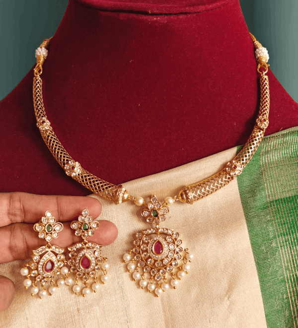 Chandbali hasli set with earrings