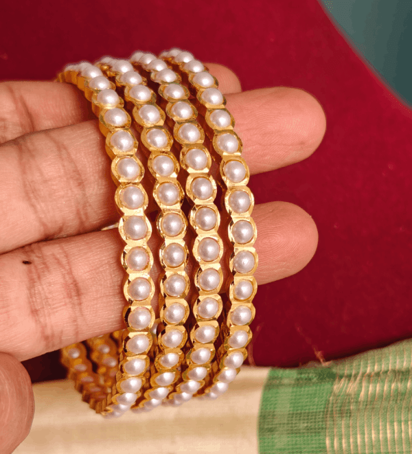 Round pearl bangles (Set of 4)