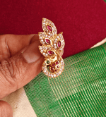 Peacock leaf saree pin( ruby green)