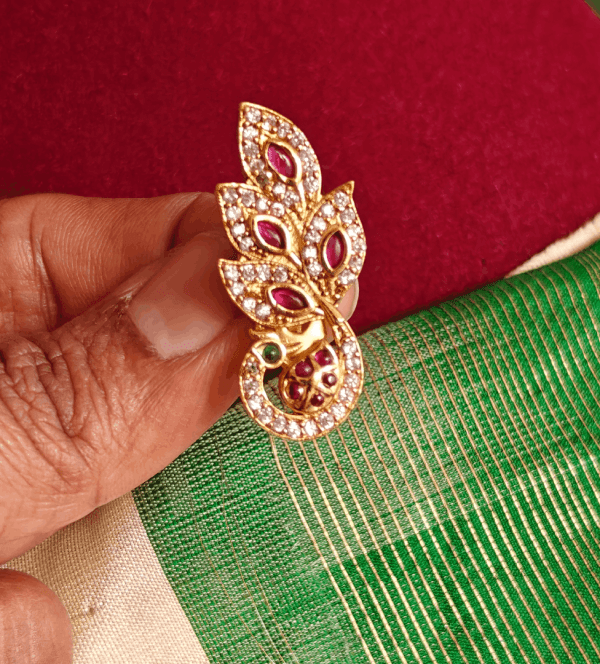 Peacock leaf saree pin( ruby green)