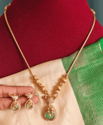 Ovel peacock necklace (mint green)