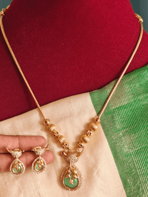 Ovel peacock necklace (mint green)