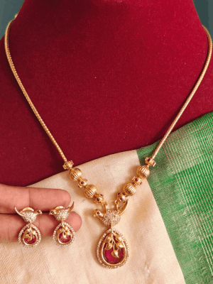 Ovel peacock necklace(red)