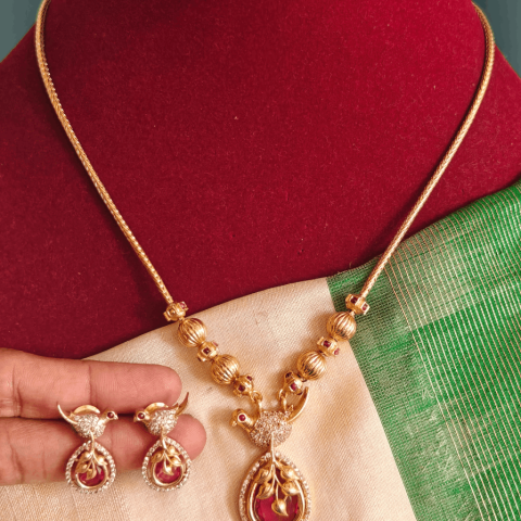 Ovel peacock necklace(red)