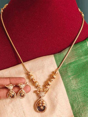 Ovel peacock necklace (violet)