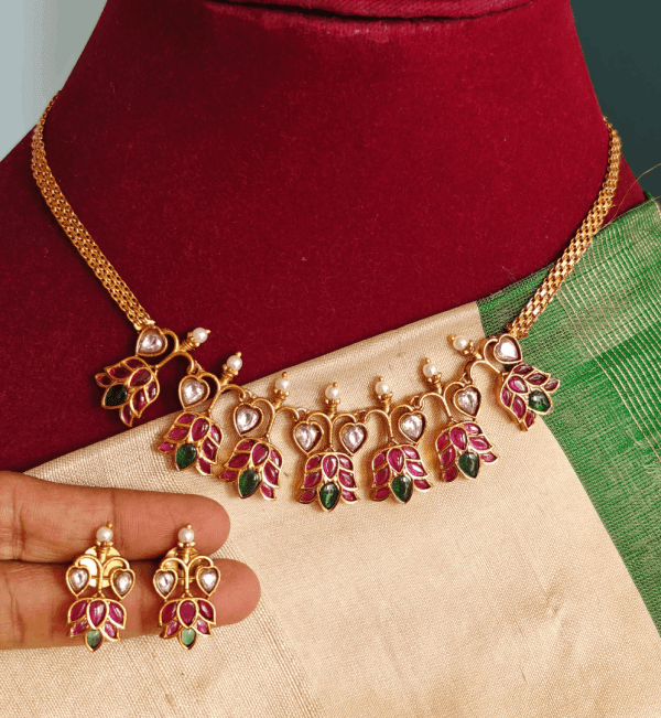 Lotus stone necklace (multi colour)