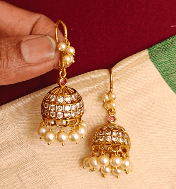 Taj mahal hook jumkha (Ruby white)