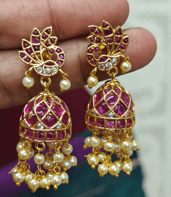 Mayil thogai jhumkha (Ruby white)