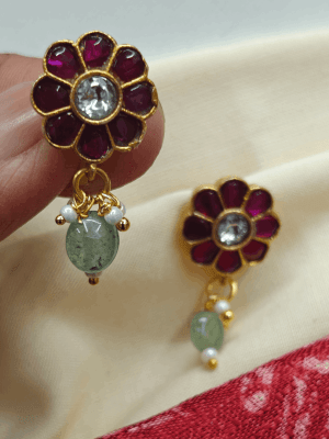 Flower with green beads bugadi