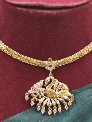 Hamsa padakam (ruby white)