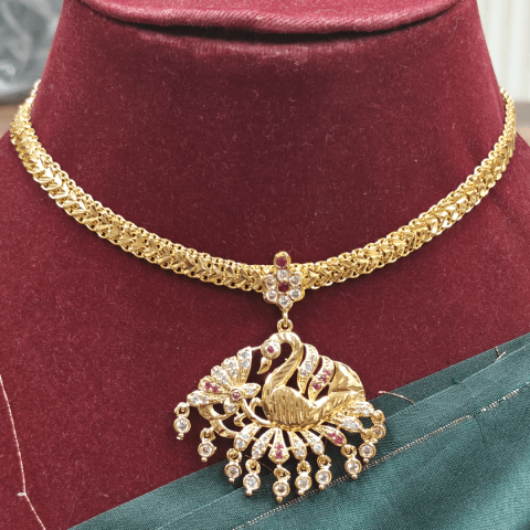 Hamsa padakam (ruby white)