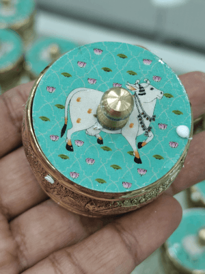 Pichwai kumkum box (Green)