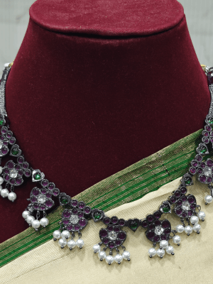 9 Betel leaf inspired real kemp black polish necklace
