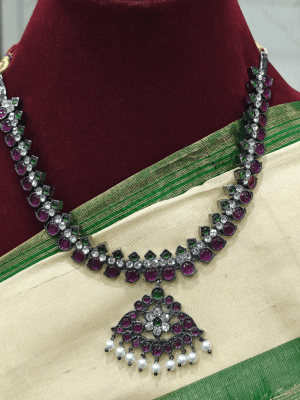 Maanga real kemp black polish necklace