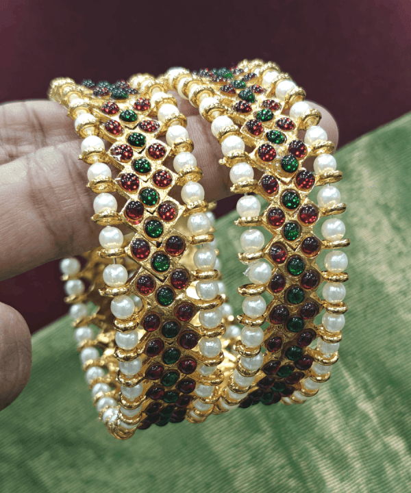 Kemp bangles (Gold polish)