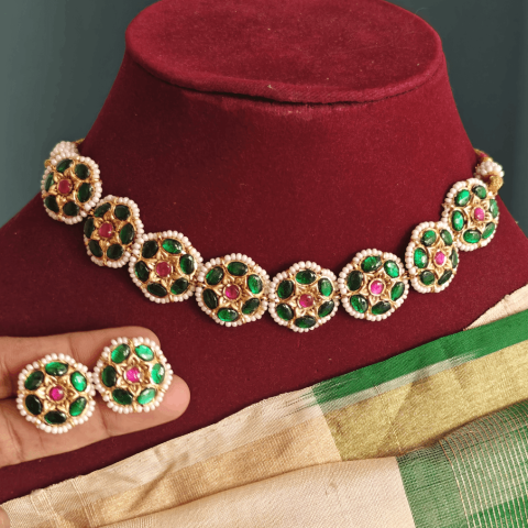 Floral jadau poo emerald necklace