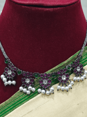 5 Betel leaf inspired real kemp black polish necklace
