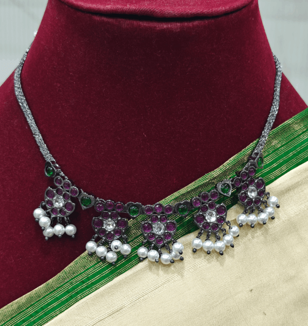 5 Betel leaf inspired real kemp black polish necklace