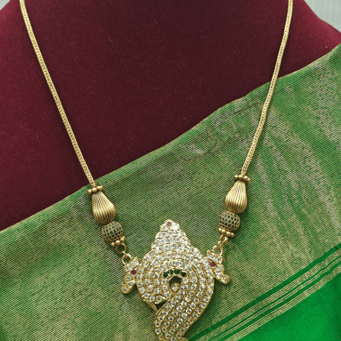 sanku impon pendant with preethi chain (Multicolor)
