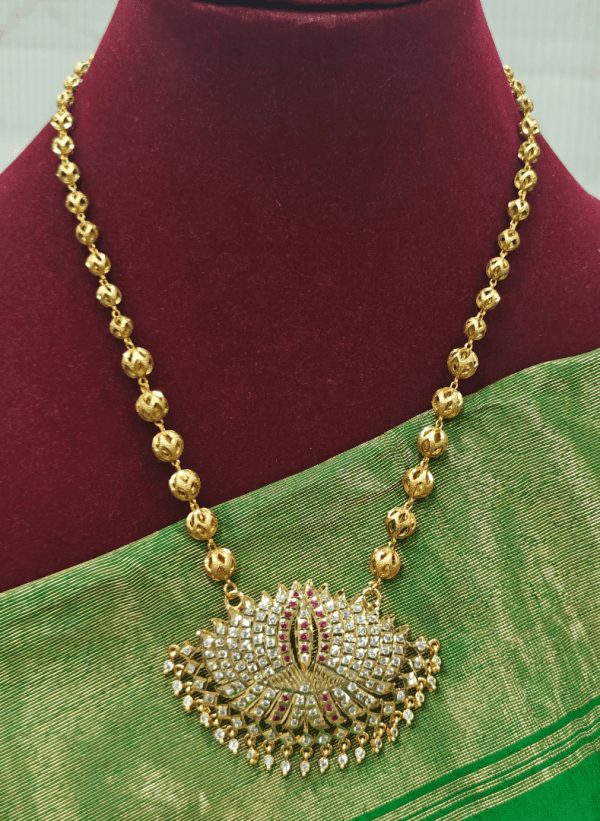 Lotus padhakkam chain