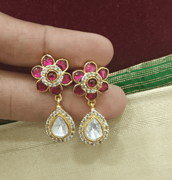 Floral jadau earrings (Ruby white)