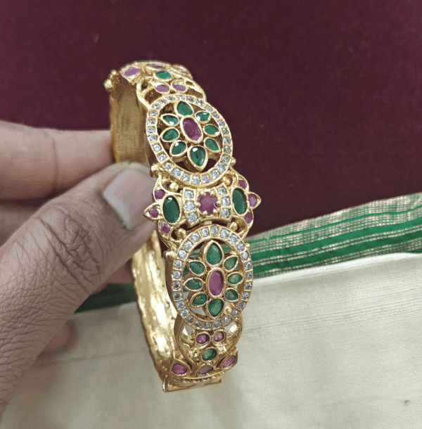 Emerald flower kada