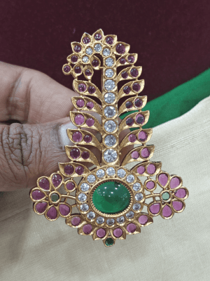 Andal kondai pendant
