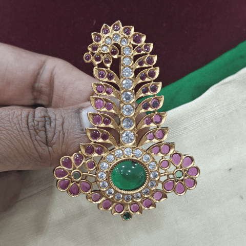 Andal kondai pendant